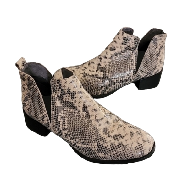 SEYCHELLS ANTHRO Waiting For You Snake Leather Chelsea Boots 10 Ankle Booties - Picture 9 of 15
